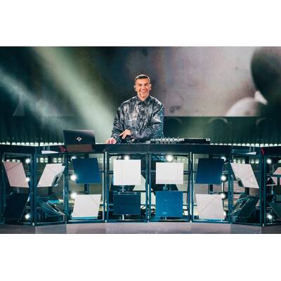 Warten aufs Voting: Nemo performt seinen neuen Song 