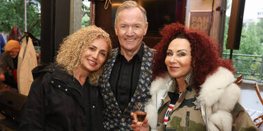 Summerstage-Opening: VIPs hatten trotz des Regens heitere Stimmung