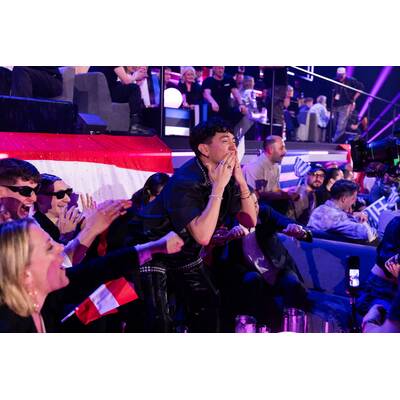 Warten aufs Voting: Nemo performt seinen neuen Song 