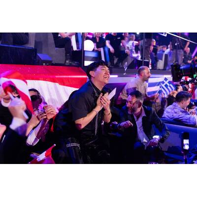 Warten aufs Voting: Nemo performt seinen neuen Song 