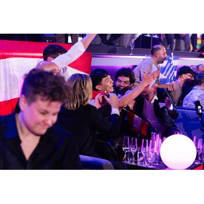 Warten aufs Voting: Nemo performt seinen neuen Song 