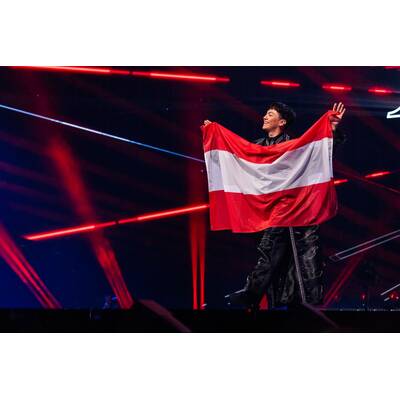 Warten aufs Voting: Nemo performt seinen neuen Song 