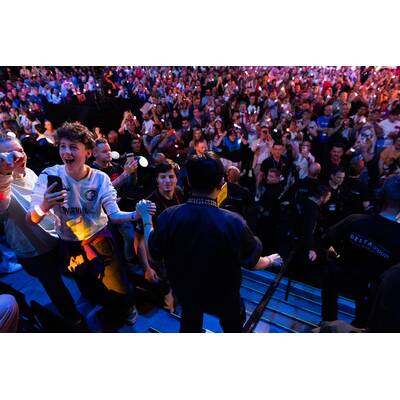 Warten aufs Voting: Nemo performt seinen neuen Song 