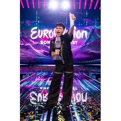 Warten aufs Voting: Nemo performt seinen neuen Song 