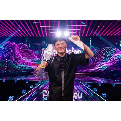 Warten aufs Voting: Nemo performt seinen neuen Song 