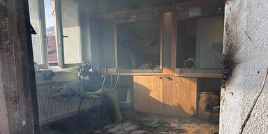 Tesla-Akku explodiert im Wohnzimmer und sprengt Gartent&uuml;r