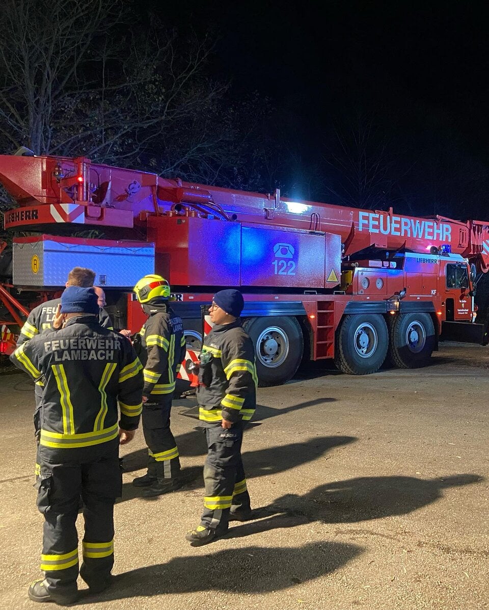Auto stürzte in Lambach in die Traun: Jugendlicher tot