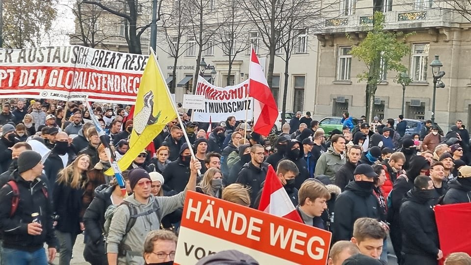 Polizei-Bilanz zu Corona-Demo: Festnahmen & Pfefferspray-Einsatz