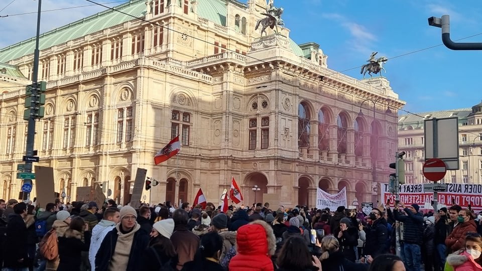 Polizei-Bilanz zu Corona-Demo: Festnahmen & Pfefferspray-Einsatz