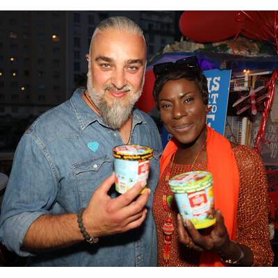 Russkaja Frontman Georgij Makazaria mit Model Tanja Duhovic 