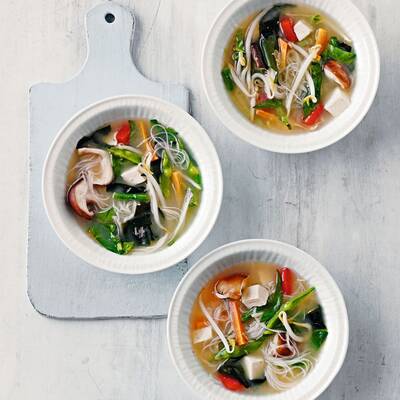 Kurzgebratener Thunfisch mit süß-scharfer Chilisauce