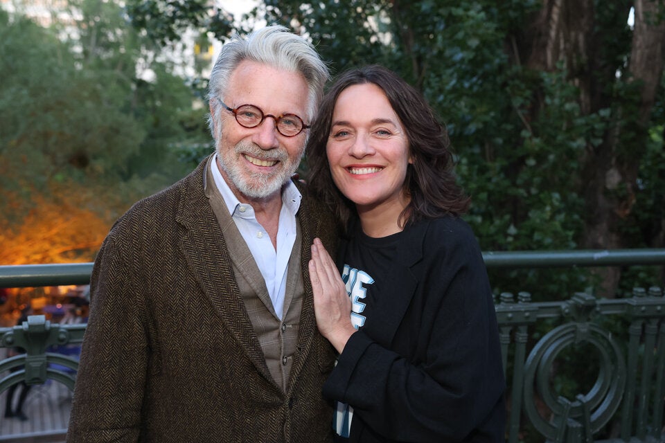 Schauspieler Adi Hirschal und Moderatorin Eva Pölzl.