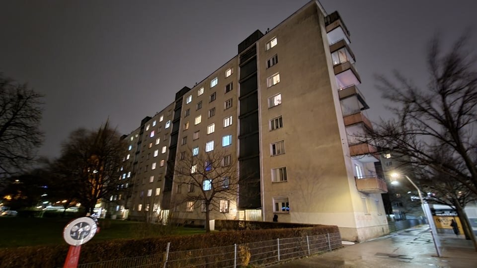 Mord-Alarm in Wien: Frau (60) tot in Kellerabteil gefunden