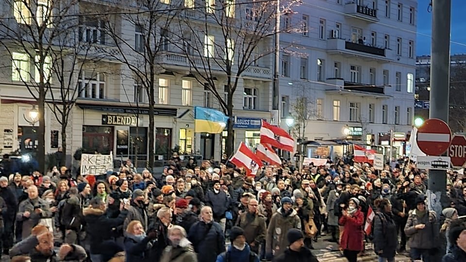 Tausende bei Corona-Streiks in ganz Österreich