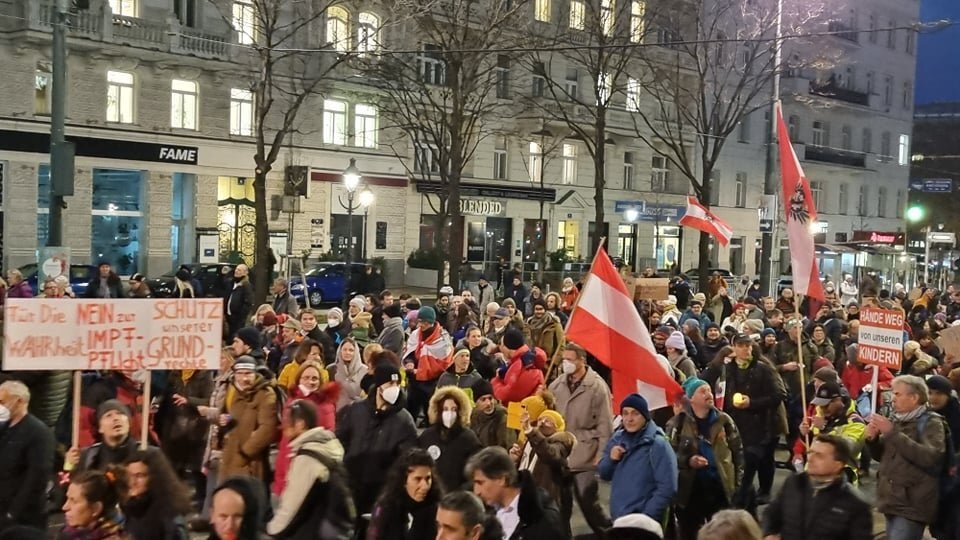 Tausende bei Corona-Streiks in ganz Österreich