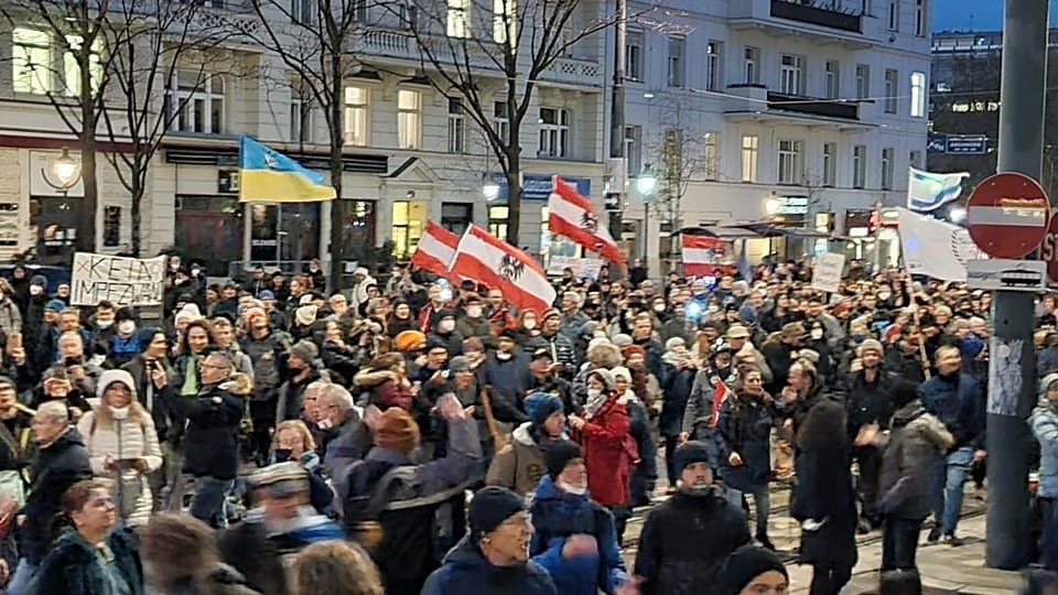 Tausende bei Corona-Streiks in ganz Österreich