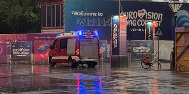 Sintflut-Regen: ESC-Village am Rathausplatz ger&auml;umt