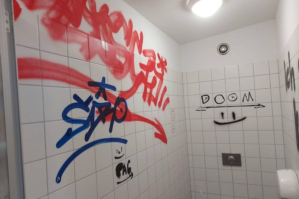 Wer aufs Häusl will, muss zahlen: Wirbel um WC-Abo in Wr. Neudorf