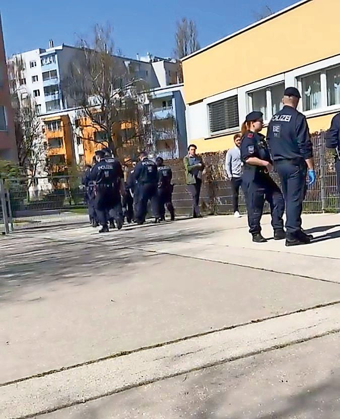 Schulwart mit dutzenden Messerstichen brutal getötet