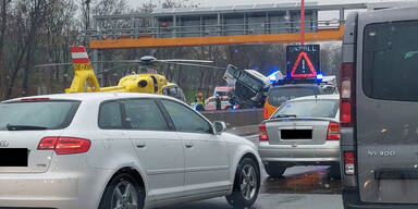 Lkw auf Tangente umgekippt &ndash; Helikopter-Einsatz