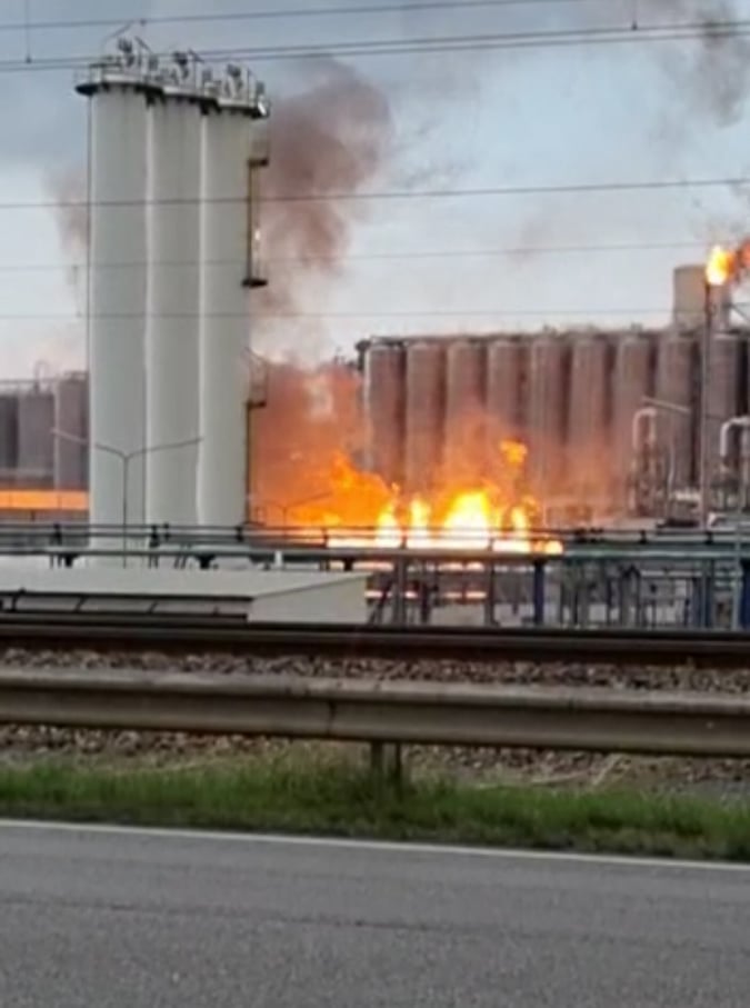 Unwetter über Wien: Brand in Raffinerie Schwechat