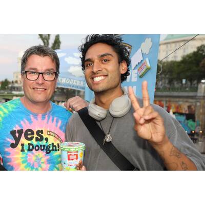 Russkaja Frontman Georgij Makazaria mit Model Tanja Duhovic 