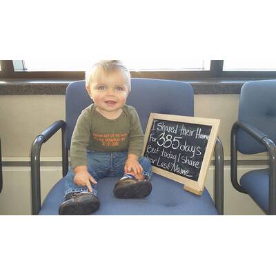 So süß feiern Kinder ihre Adoption 