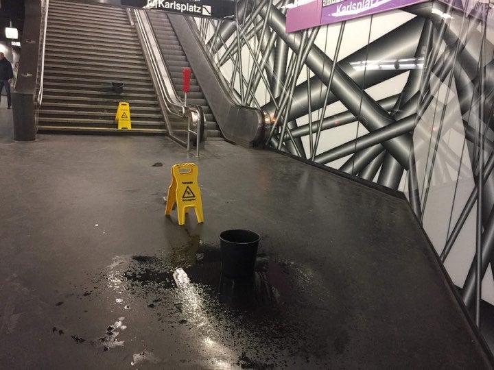 Ekel-Nass: In U-Bahn-Station tropft es