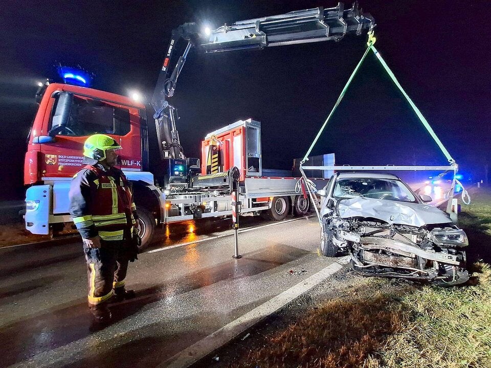 Auto krachte in liegengebliebenen Pkw: 45-Jähriger tot