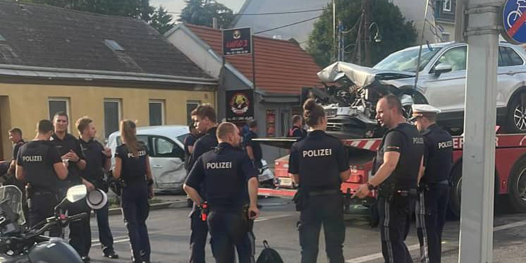 Spektakulärer Verkehrsunfall in Wien-Floridsdorf