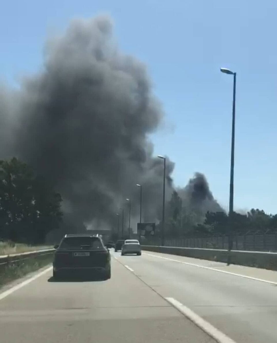 Riesige Rauchsäule nach Brand in Wien-Simmering
