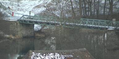 G&uuml;lle-verseuchte Thaya: Feuerwehr im Dauereinsatz