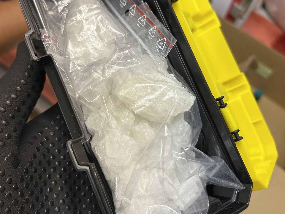 Die Polizei stellte Drogen und Bargeld sicher.