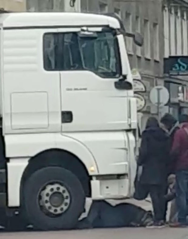 Millimeter retten Opa vor Überrollen