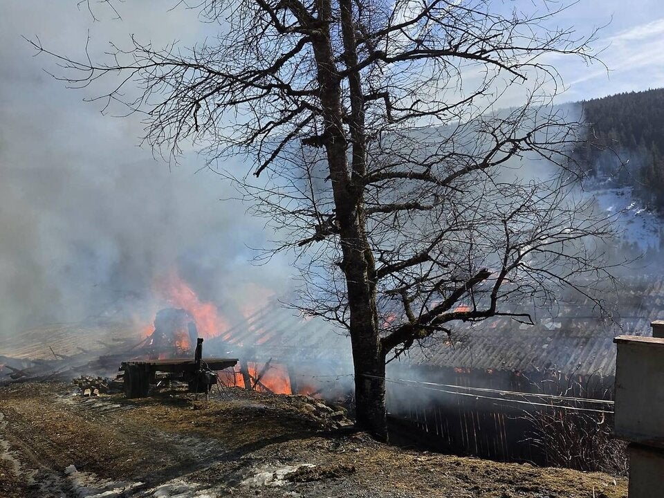 Beim Eintreffen der Feuerwehren stand das Gebäude bereits in Vollbrand.