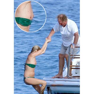 Kate Moss lässt den Busen blitzen