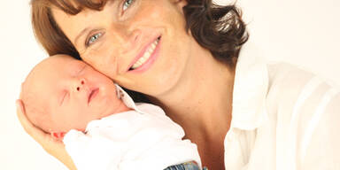 Maya Hakvoort im Babyglück