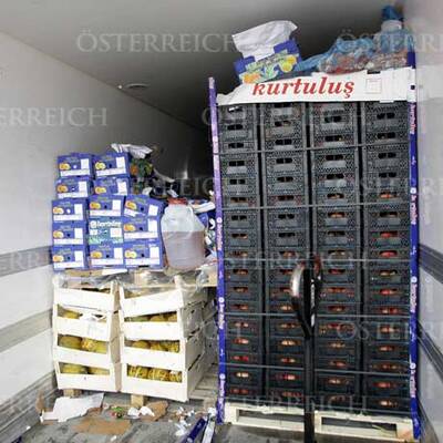 64 Türken im Schlepper