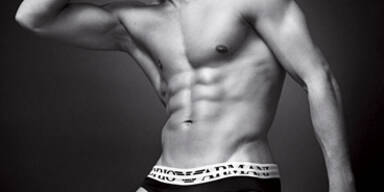 Ronaldo zieht sich für Armani aus