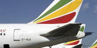 Blitz trifft Flugzeug nach dem Start