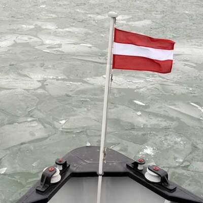 Der Wiener Eisbrecher beisst sich durch