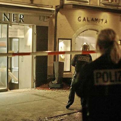 Mit Rammbock in Juwelier