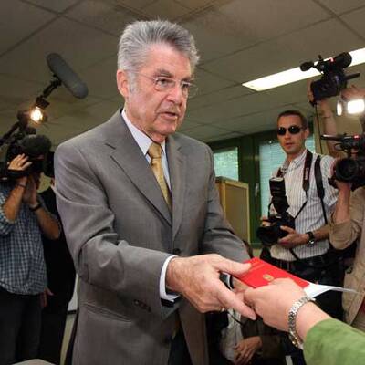 Fischer bei der Stimmabgabe