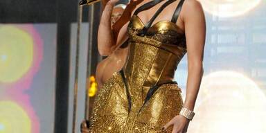 Schräge Outfits bei den American Music Awards