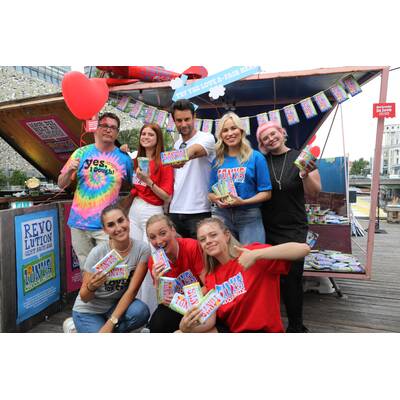 Russkaja Frontman Georgij Makazaria mit Model Tanja Duhovic 