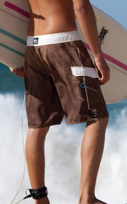 2 Board-Short. Coole Surfer-Tracht um 79,95 Euro bei Blue Tomato.