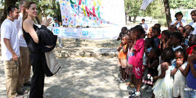 Jolie auf Hilfstour für Haiti