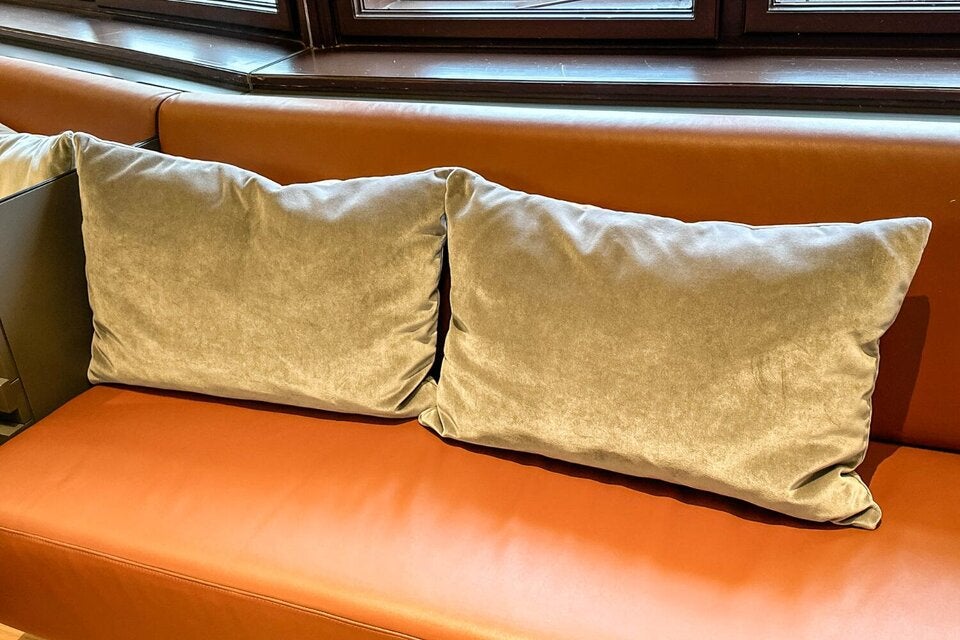 So können Sie Benkos Möbel ersteigern