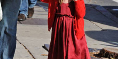 Suri Cruise trägt weiter High Heels