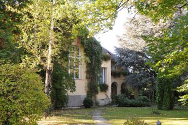 2 Villa von Josef Meinrad steht zum Verkauf 460*305